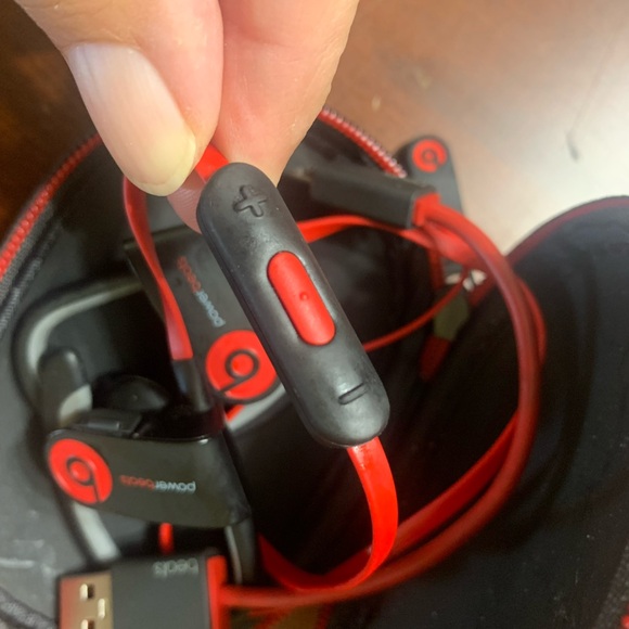 Beats by Dr. Dre Powerbeats 2 Wireless Active Collection headphones - Picture 5 of 6